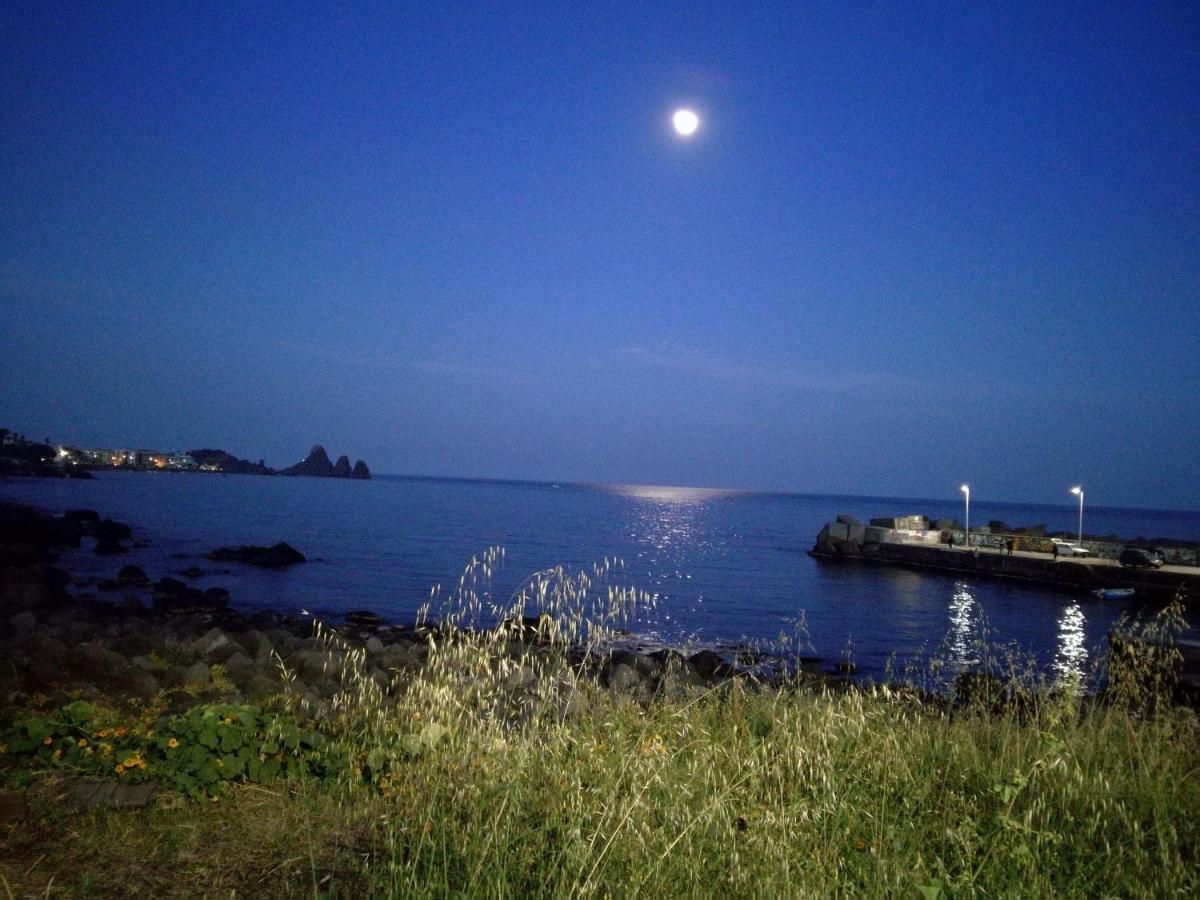 La Casa Di Ale Lejlighed Aci Castello Eksteriør billede